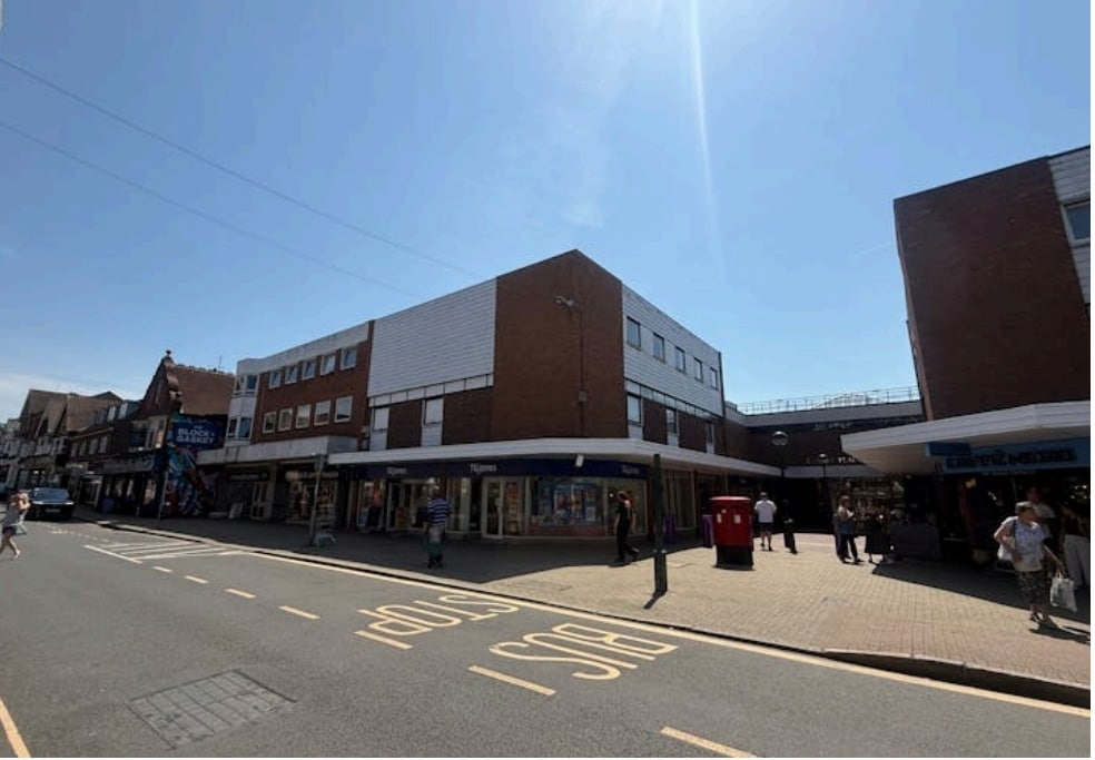 27 Church Rd, Burgess Hill for lease Primary Photo- Image 1 of 12