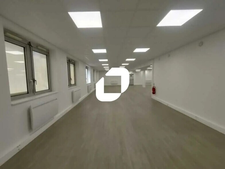 7 Rue Jean Mermoz, Versailles for lease - Building Photo - Image 3 of 6