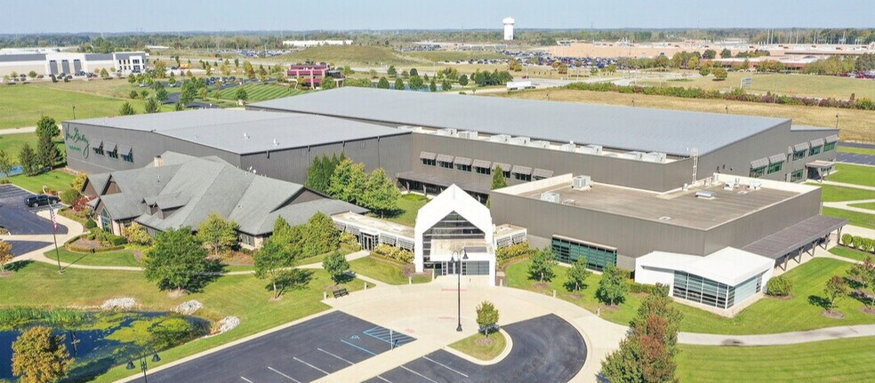 12420 Stonebridge Rd, Roanoke, IN à vendre - Photo du bâtiment - Image 1 de 11