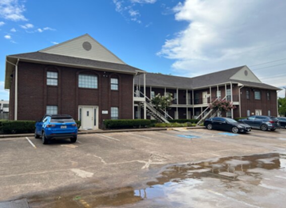 650 S Edmonds Ln, Lewisville, TX à louer - Photo du bâtiment - Image 2 de 4