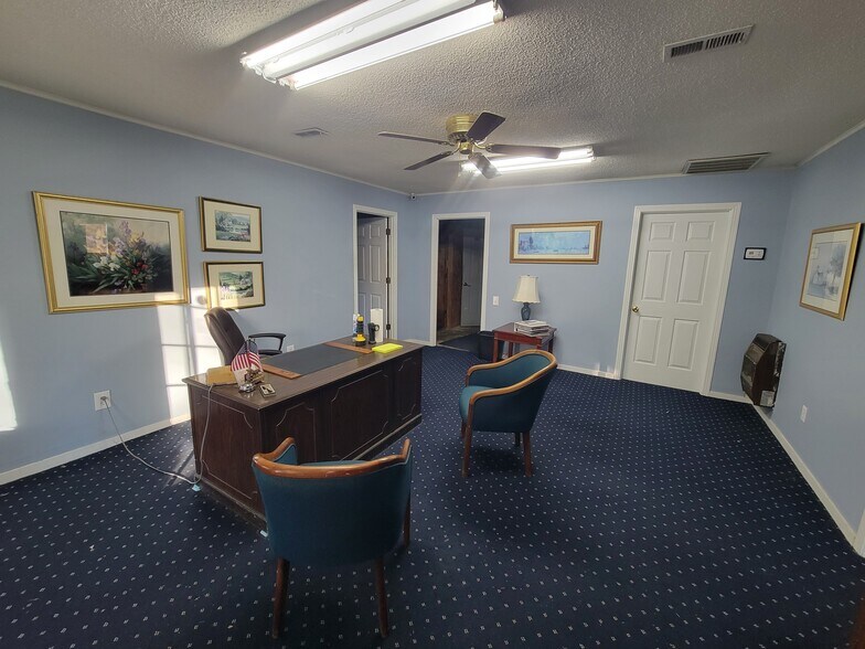 1110 Hawkins Ave, Sanford, NC à vendre - Photo du bâtiment - Image 2 de 62