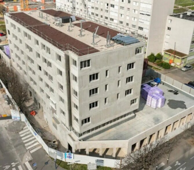 Commerce de détail dans Bonneuil-sur-Marne à louer - Photo du bâtiment - Image 2 de 6