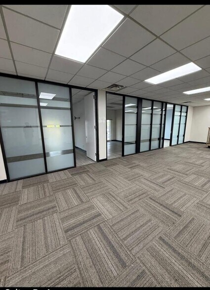 1235 Southlake Cir, Morrow, GA à louer - Photo du bâtiment - Image 2 de 13