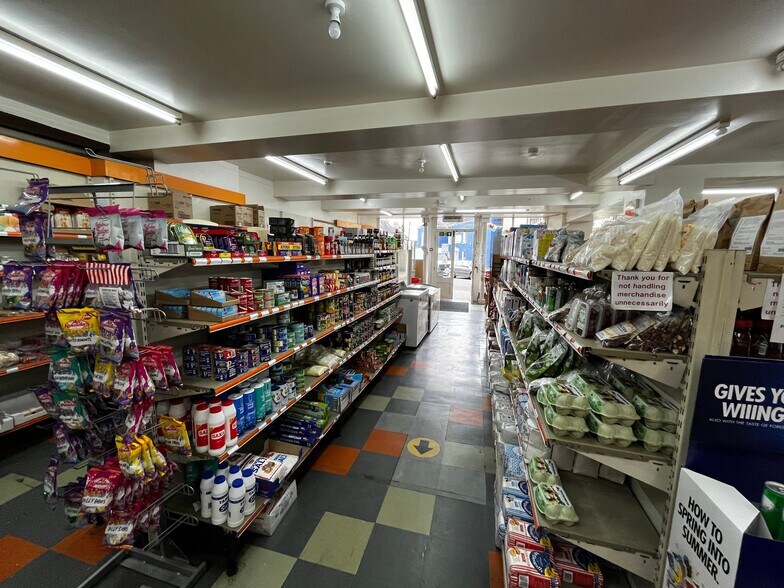 High St, Llangadog for sale - Interior Photo - Image 2 of 11