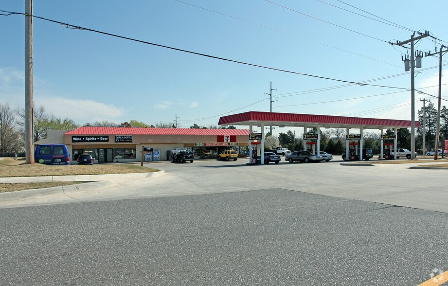 16500-16502 N Western Ave, Edmond, OK for lease - Building Photo - Image 2 of 2