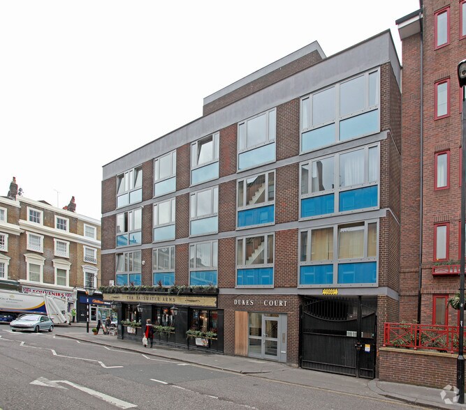 93-99 Queensway, Londres à louer - Photo du bâtiment - Image 3 de 13