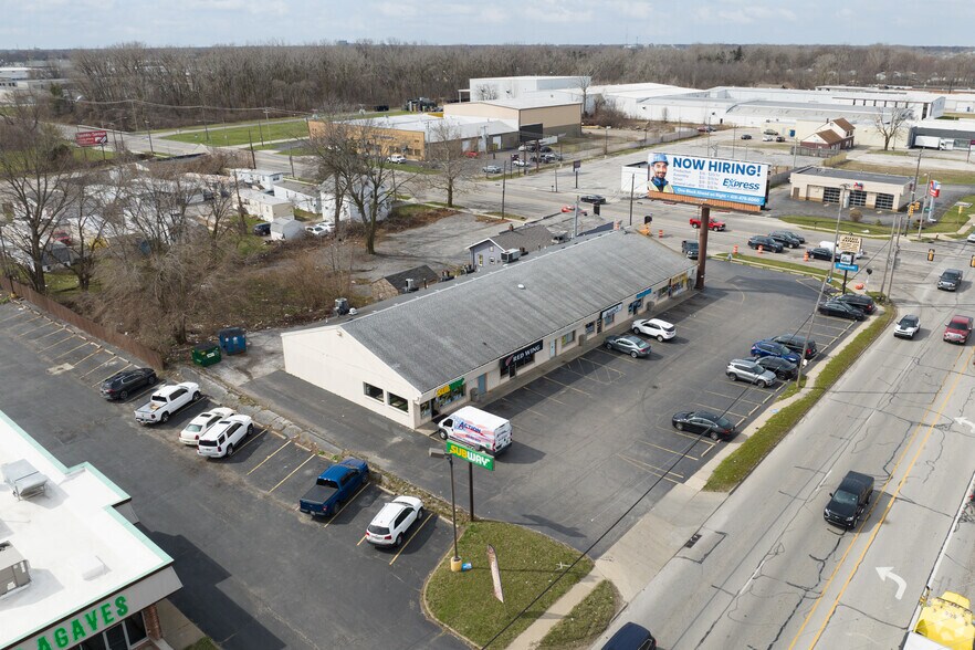 20-24 E Alexis Rd, Toledo, OH à louer - Aérien - Image 2 de 6