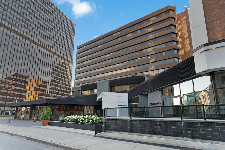 350 Sparks St, Ottawa, ON à louer - Photo du bâtiment - Image 2 de 13