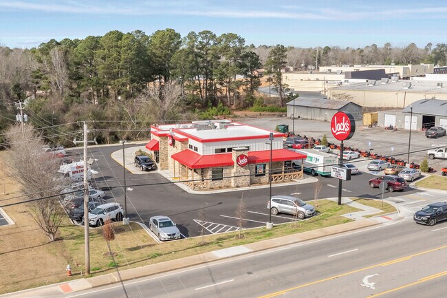 More details for 730 S Harris St, Sandersville, GA - Retail for Sale