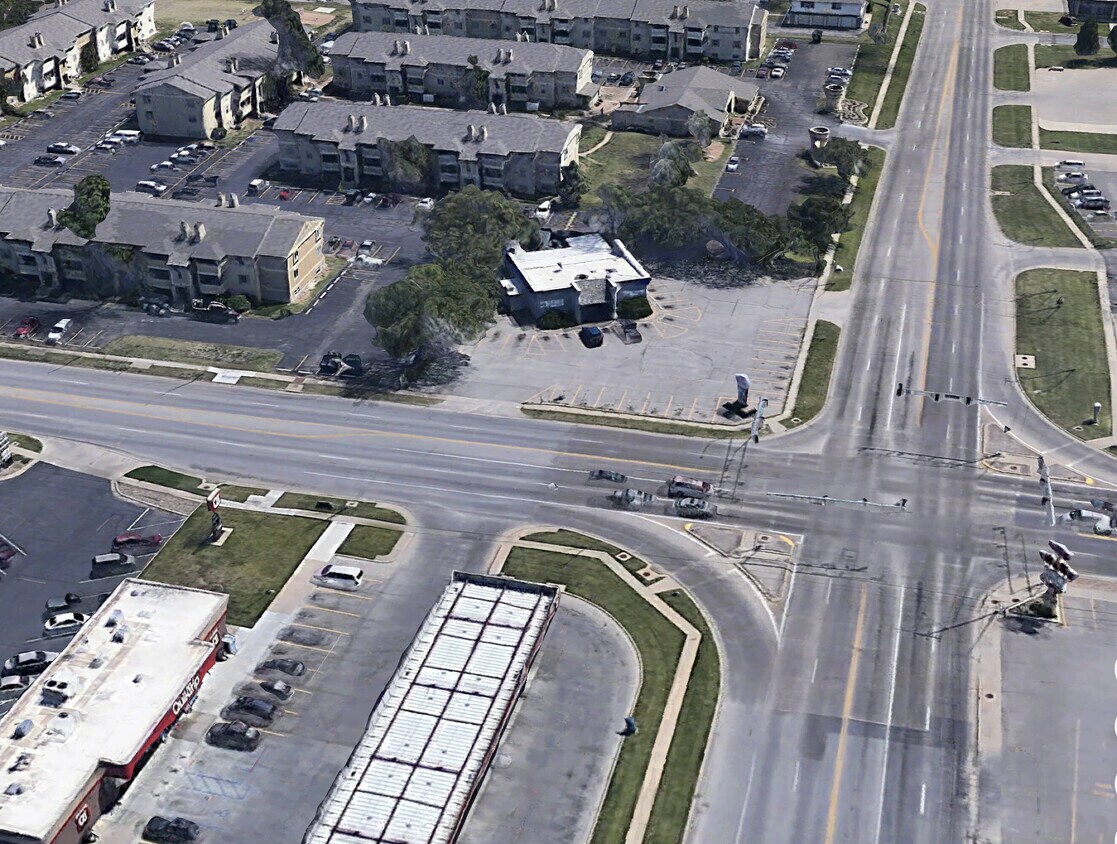 8715 W Maple St, Wichita, KS à vendre Photo principale- Image 1 de 1