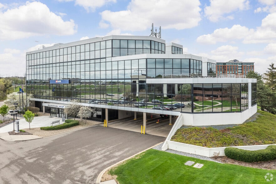 8000 Excelsior Dr, Madison, WI for lease - Building Photo - Image 3 of 4