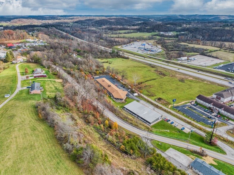 63 Hospitality Ln, Mineral Wells, WV for lease - Building Photo - Image 3 of 8