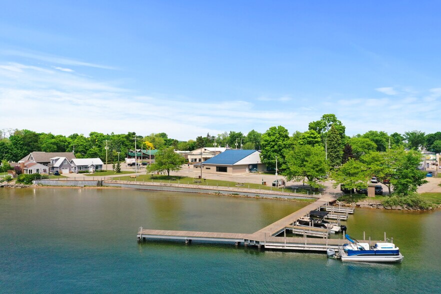 115 W John St, Lake City, MI à vendre - Photo du bâtiment - Image 3 de 7