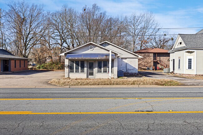 More details for 1015 N Arkansas Ave, Russellville, AR - Office for Sale