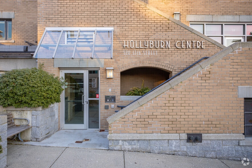 1655-1695 Marine Dr, West Vancouver, BC à vendre - Photo du bâtiment - Image 3 de 7