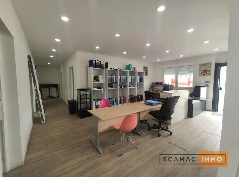 Bureau dans Boissy-Saint-Léger à louer - Photo du bâtiment - Image 2 de 6