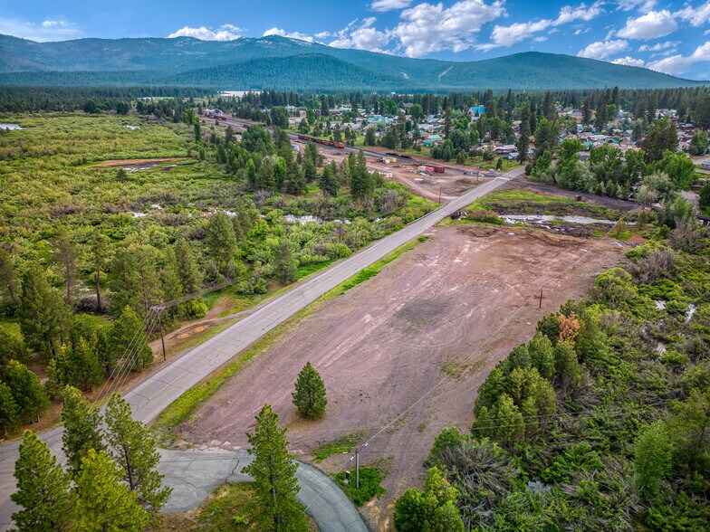 671-295 Mooney rd, Westwood, CA à vendre - Photo du bâtiment - Image 2 de 6