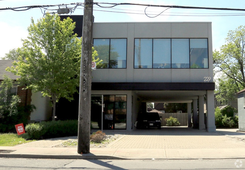 229 Sheppard Ave W, Toronto, ON à vendre - Photo du bâtiment - Image 2 de 20