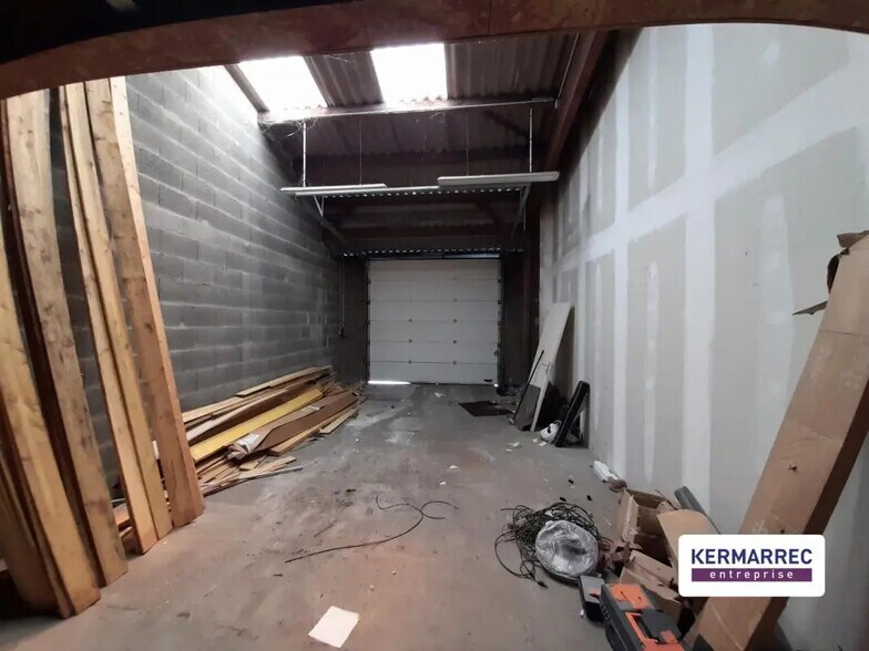 Flex in Noyal-sur-Vilaine for lease - Interior Photo - Image 2 of 3