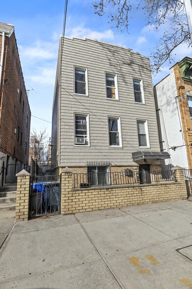 2360 33rd St, Astoria, NY for sale - Primary Photo - Image 1 of 16