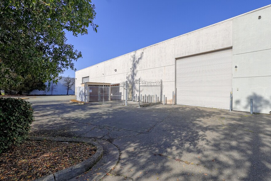 240 E Todd Rd, Santa Rosa, CA à vendre - Photo du bâtiment - Image 2 de 9