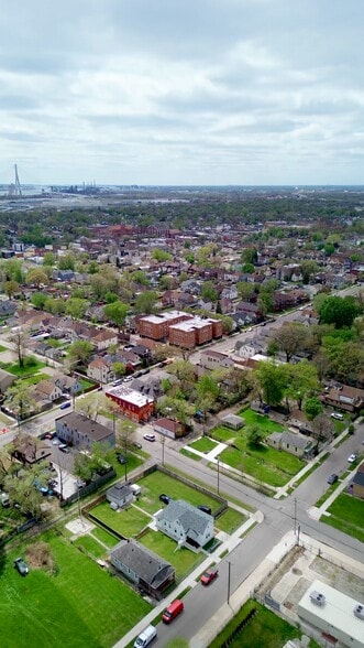2199 Lansing St, Detroit, MI à vendre - Vidéo sur l’inscription commerciale - Image 2 de 19