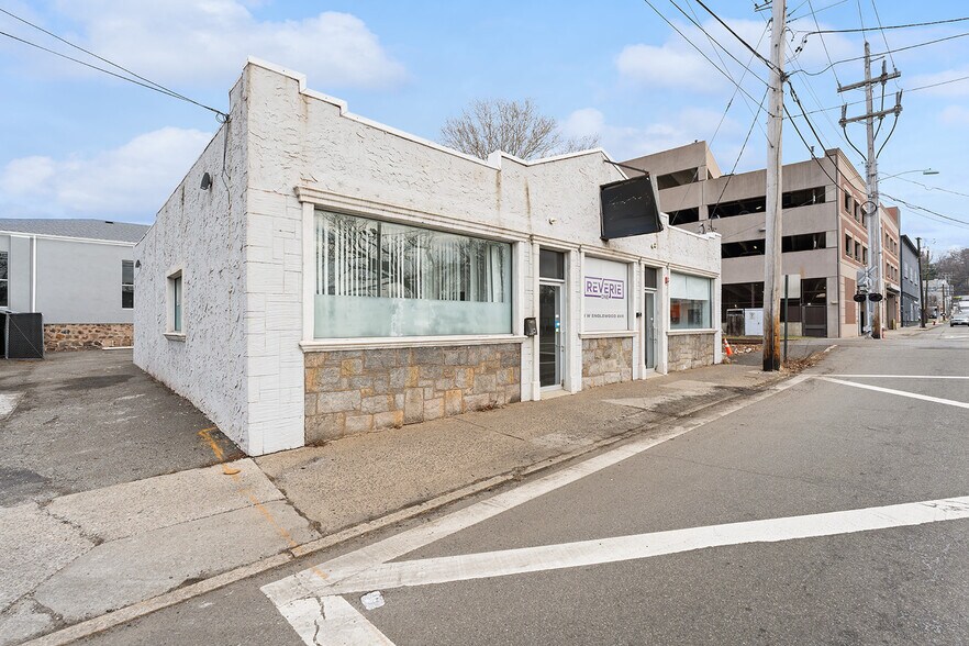 1 W Englewood Ave, Englewood, NJ à louer - Photo du bâtiment - Image 1 de 27