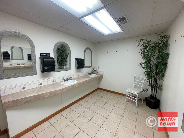 1200 Main St, Lakemore, OH for lease - Interior Photo - Image 2 of 21