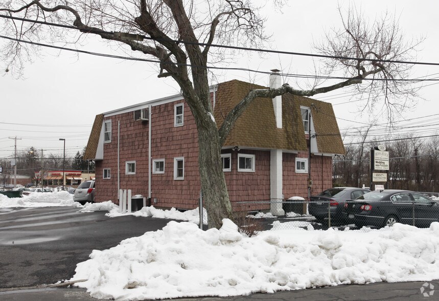 1301 Deer Park Ave, North Babylon, NY for lease - Building Photo - Image 2 of 4