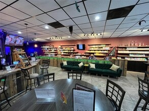 7831 Mitchell Blvd, New Port Richey, FL à louer Photo intérieure- Image 2 de 11