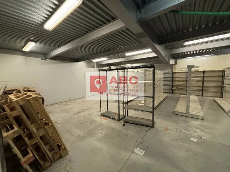 Flex in Frontignan for lease - Building Photo - Image 3 of 6