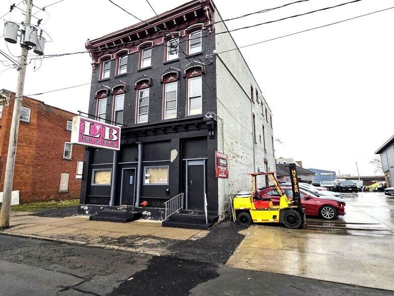 728 Columbia St, Utica, NY à louer - Photo du bâtiment - Image 1 de 5