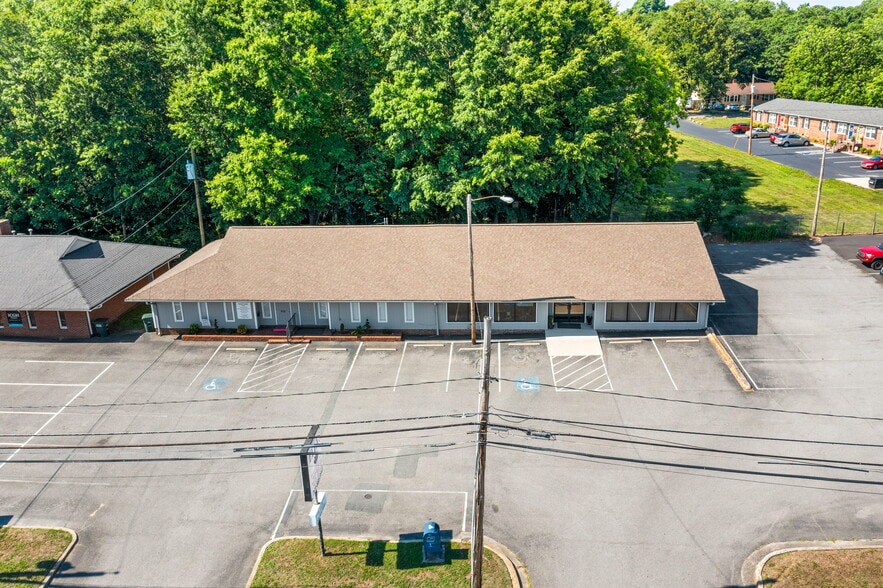 910 E Garrison Blvd, Gastonia, NC for sale - Building Photo - Image 3 of 30