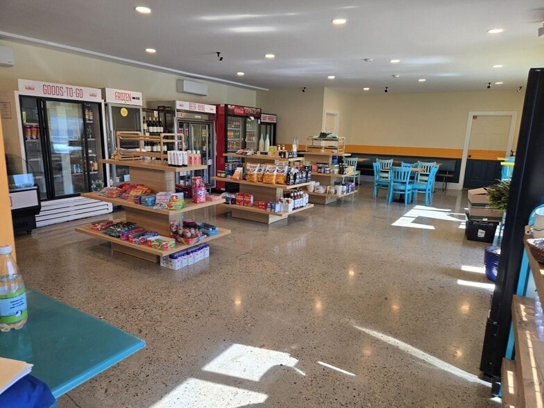 168 Lower County Rd, Dennis Port, MA for sale - Primary Photo - Image 3 of 11