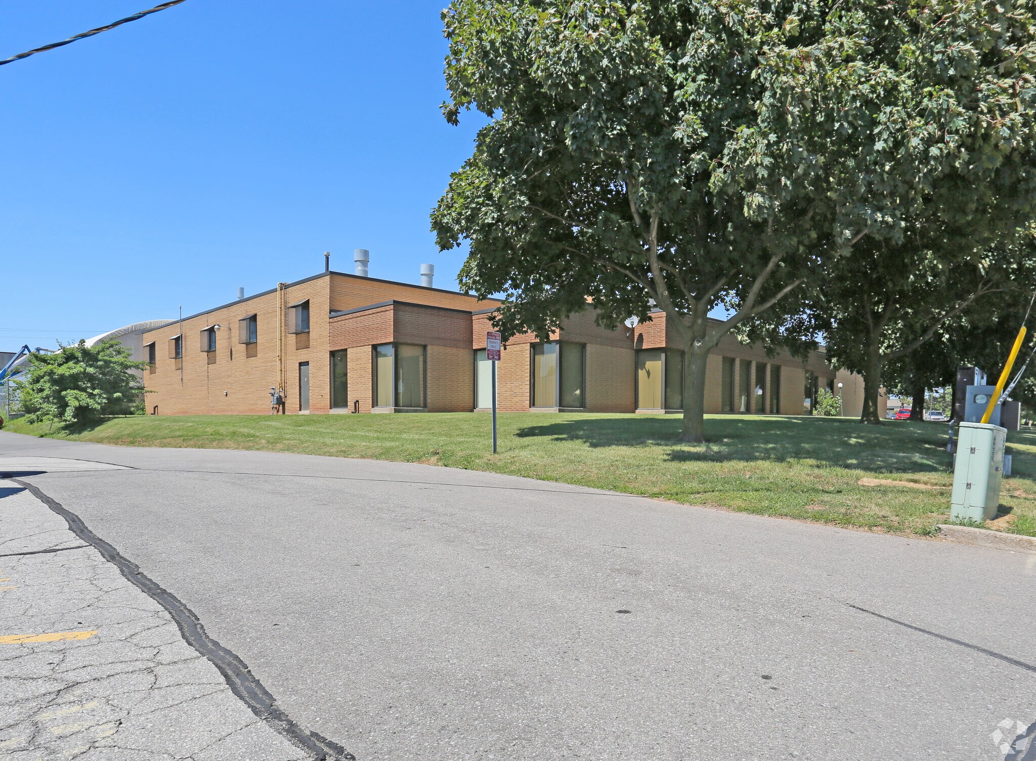 5419 Harvester Rd, Burlington, ON for sale Primary Photo- Image 1 of 1