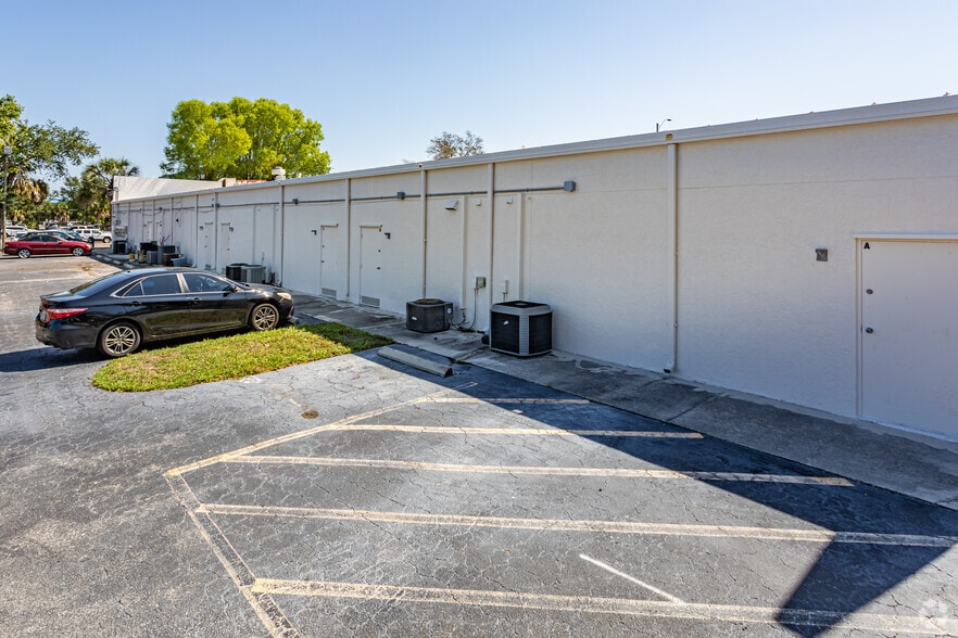 2650 Airport Rd S, Naples, FL à louer - Photo du bâtiment - Image 2 de 4