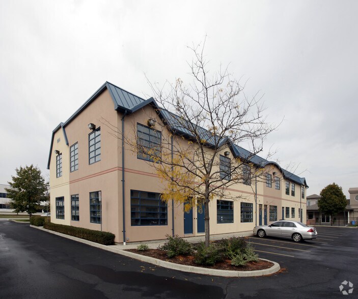 1464 Cornwall Rd, Oakville, ON à vendre - Photo du bâtiment - Image 2 de 2