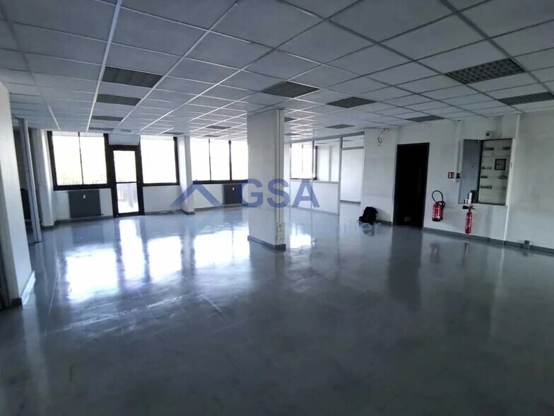 Office in Melun for sale - Interior Photo - Image 2 of 8