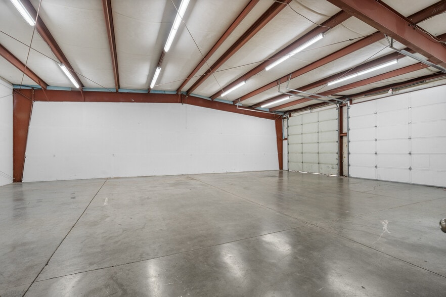 999 N 1st St, Silverton, OR for lease - Building Photo - Image 2 of 18