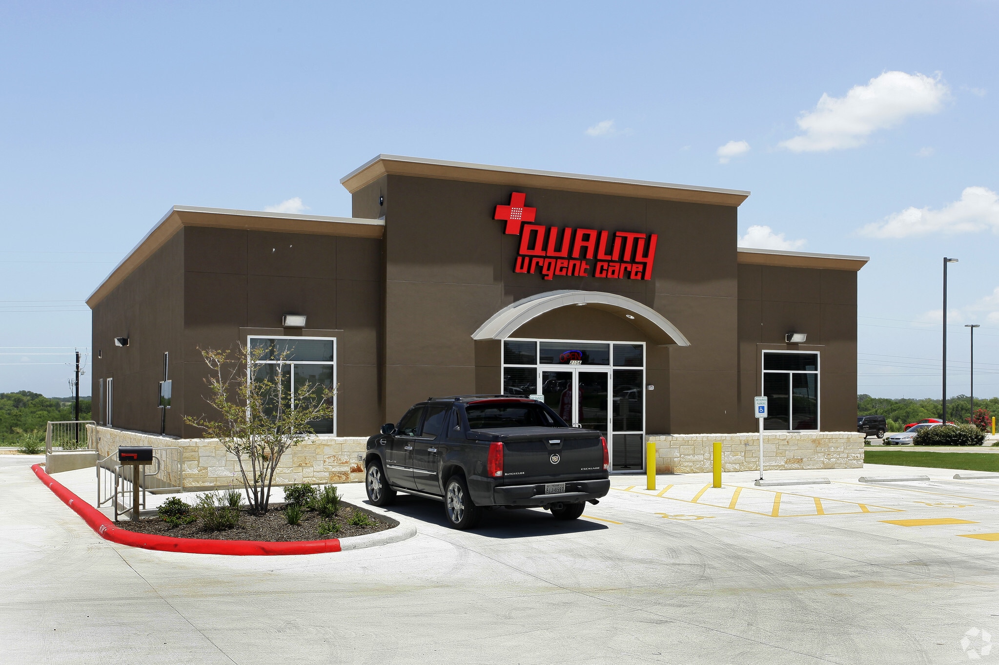 2128 W Oaklawn Rd, Pleasanton, TX for lease Primary Photo- Image 1 of 11