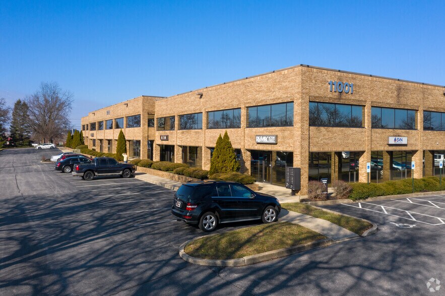 11001 Bluegrass Pky, Louisville, KY à louer - Photo du bâtiment - Image 3 de 11