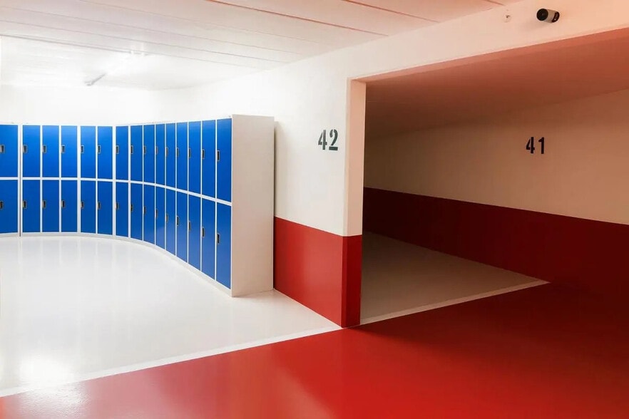 Industrial in Paris for lease - Building Photo - Image 2 of 6