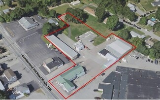 Plus de détails pour 830 Cumberland Hill Rd, Woonsocket, RI - Commerce de détail à vendre