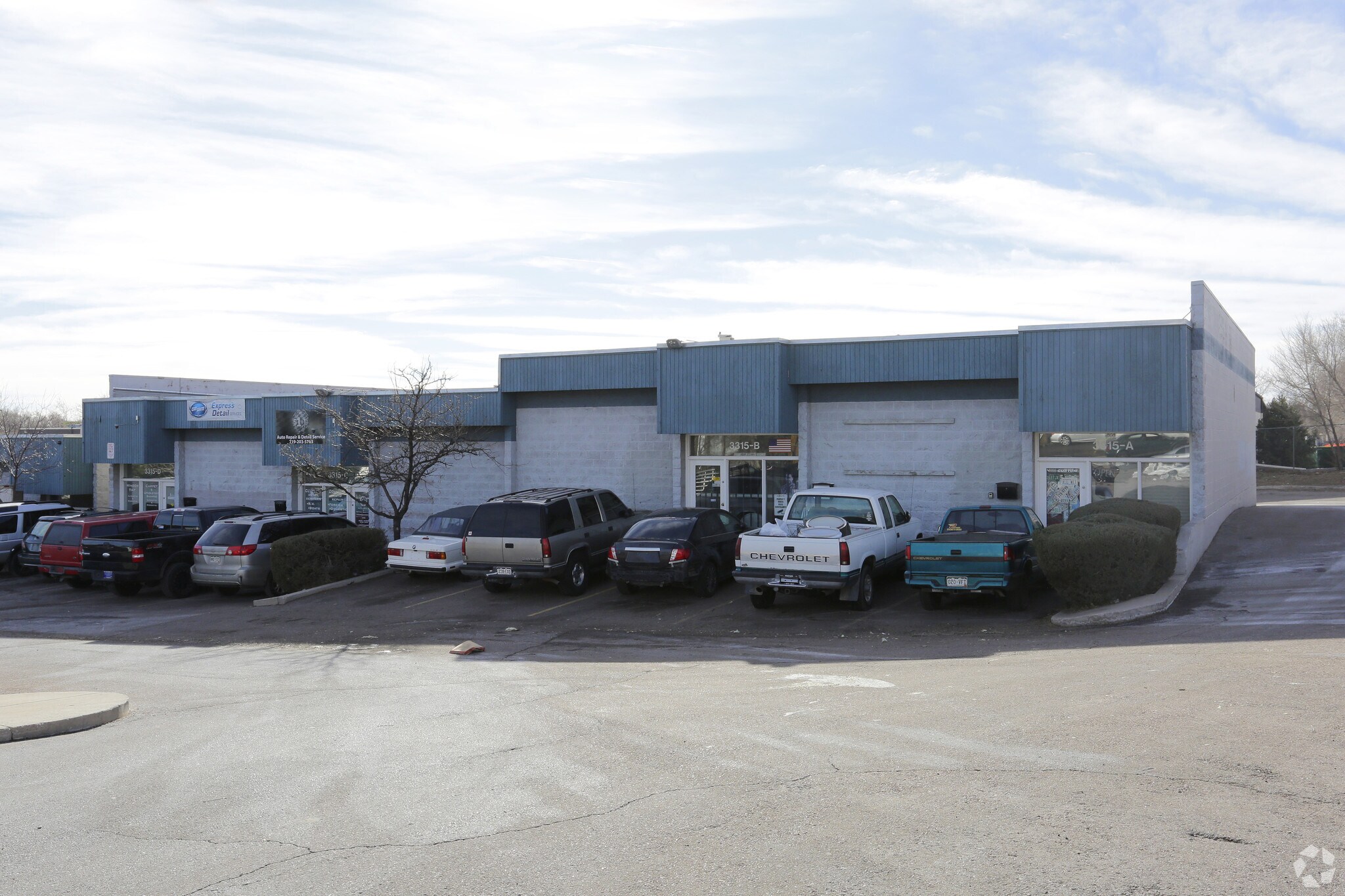 N Chelton Loop portefeuille de 3 propriétés à vendre sur LoopNet.ca Photo principale- Image 1 de 4