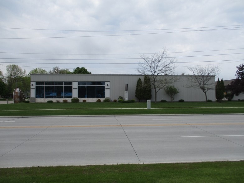 3420 Dewey St, Manitowoc, WI for lease - Primary Photo - Image 1 of 12