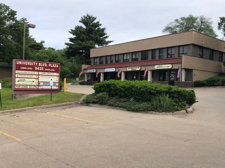 8435 University Blvd, Clive, IA à vendre - Photo du bâtiment - Image 1 de 8