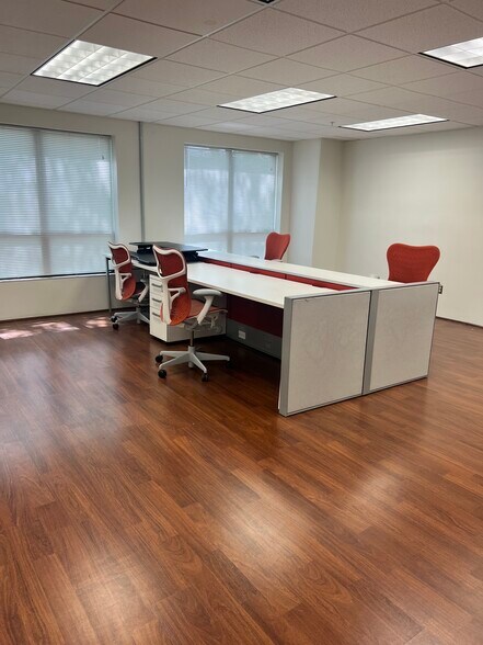 55 N Gilbert St, Tinton Falls, NJ à louer - Photo intérieure - Image 3 de 10