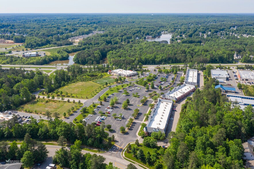 Woodlake Commons loop, Midlothian, VA à vendre - Photo du bâtiment - Image 3 de 6