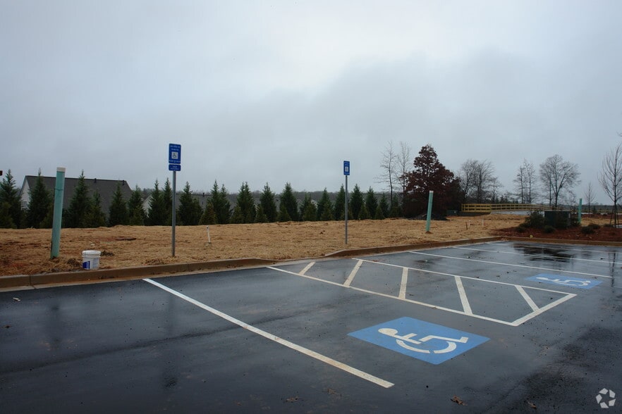 1225 Peachtree Pky, Cumming, GA for lease - Building Photo - Image 3 of 7