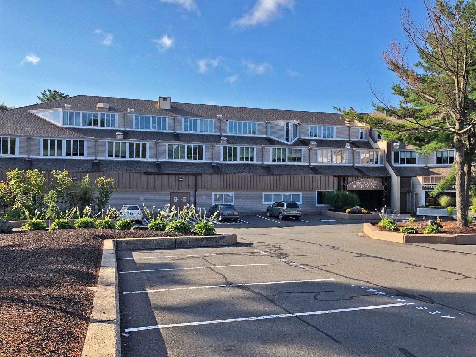 270 Farmington Ave, Farmington, CT à louer Photo du bâtiment- Image 1 de 2